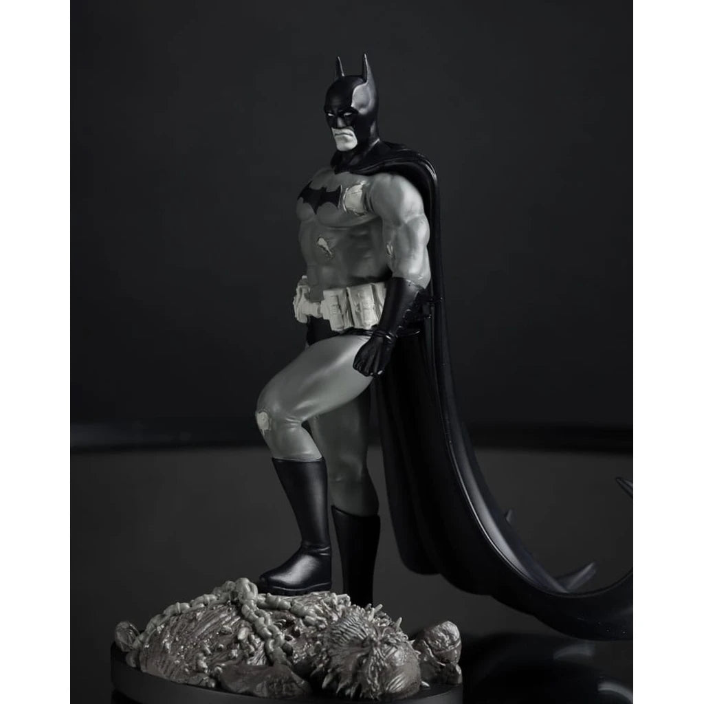 DC Direct Statue 1/10 Batman by Bjorn Barends (Black White) 18 cm