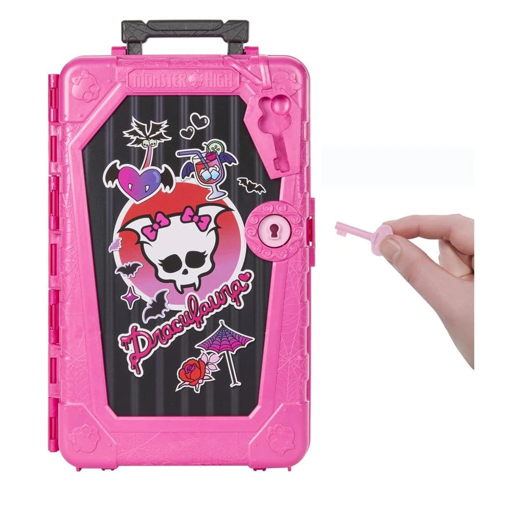 Monster High Skulltimate Secrets Doll  Destination: Gore-geous Oasis - Draculaura