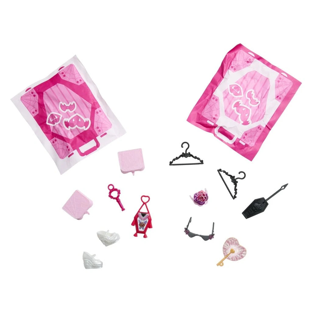 Monster High Skulltimate Secrets Doll  Destination: Gore-geous Oasis - Draculaura